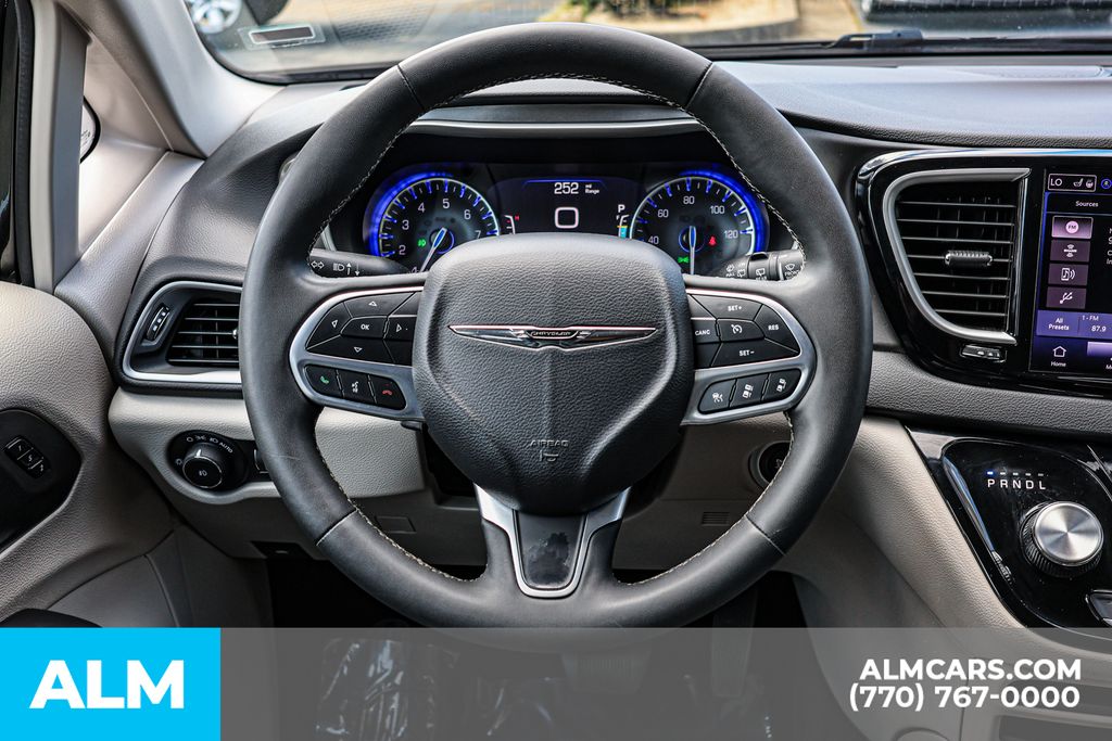 2023 Chrysler Pacifica Touring L photo 32