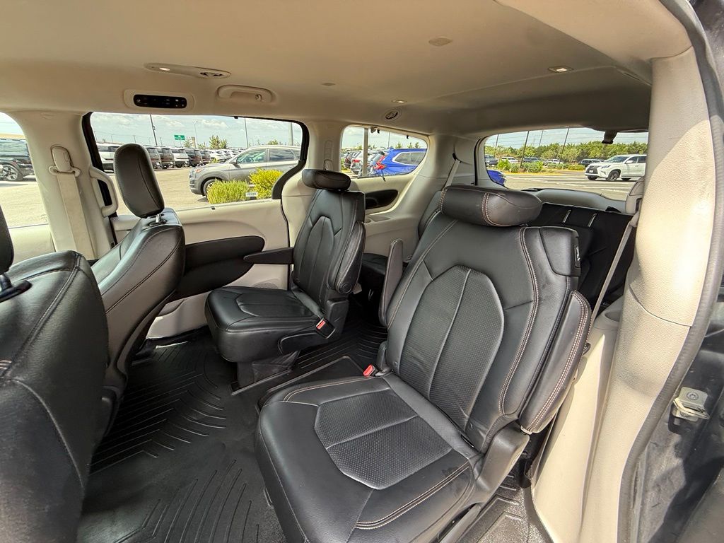 Thumbnail: 2018 Chrysler Pacifica - 16