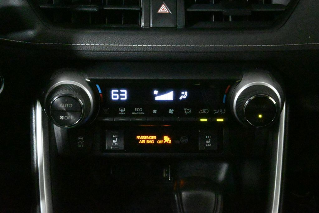 Thumbnail: 2019 Toyota RAV4 - 25