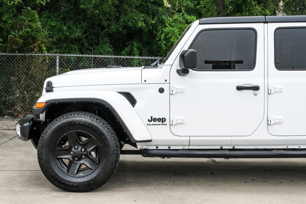 used 2022 Jeep Gladiator car, priced at $28,382