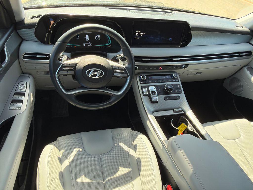 Used 2025 White Hyundai SEL image 22