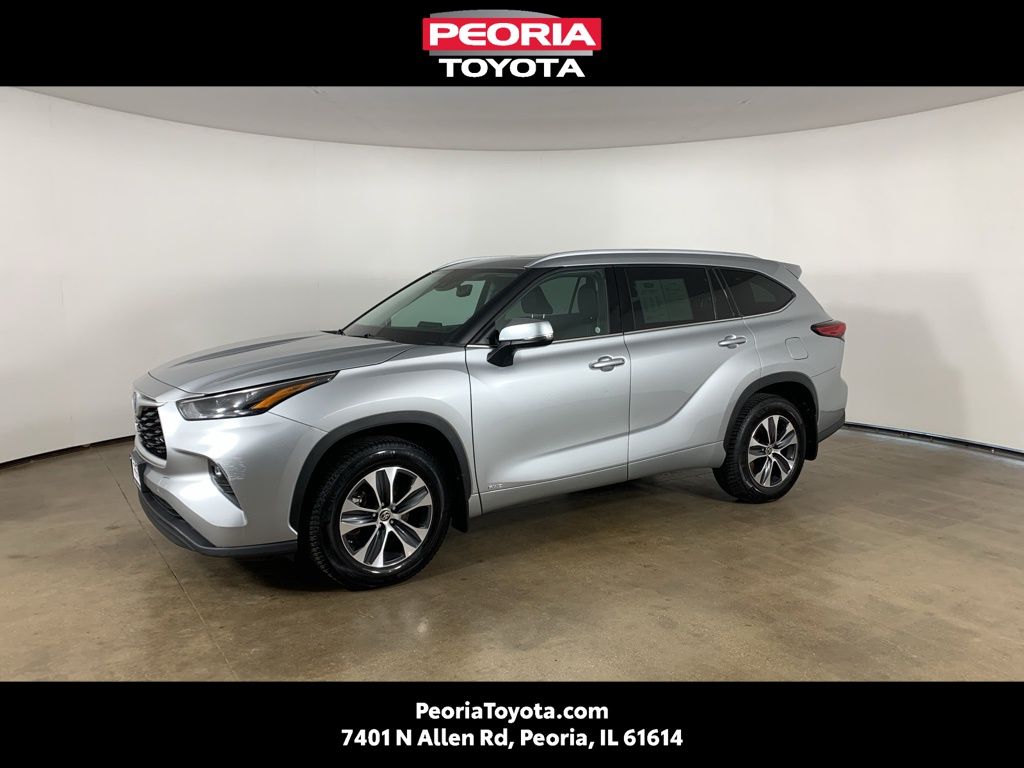 Celestial Silver Metallic 2022 Toyota Highlander Hybrid XLE AWD SUV / Crossover All-Wheel Drive Continuously Variable Transmission