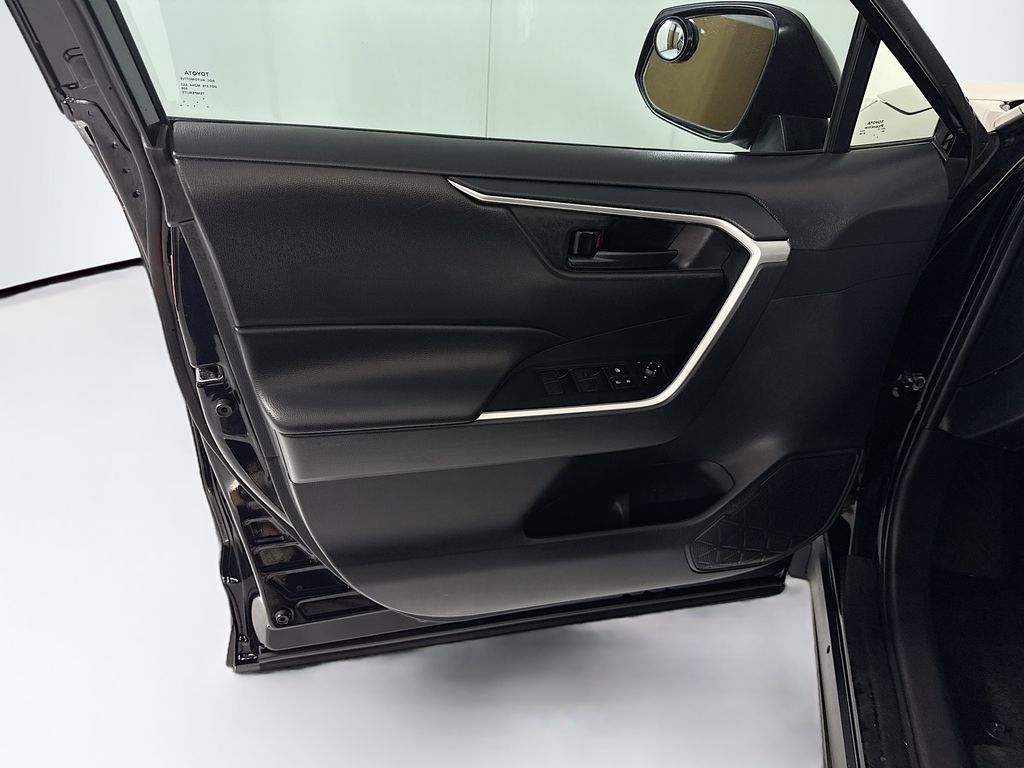 Thumbnail: 2021 Toyota RAV4 - 24