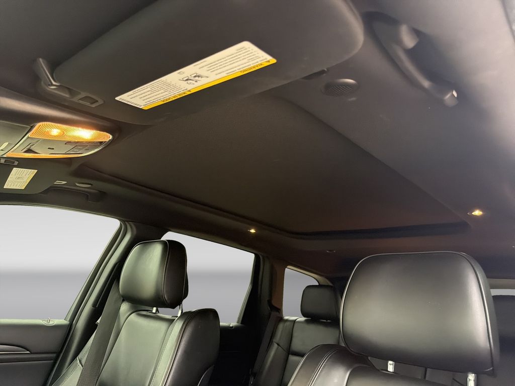 Used 2020 Silver Jeep Overland image 8