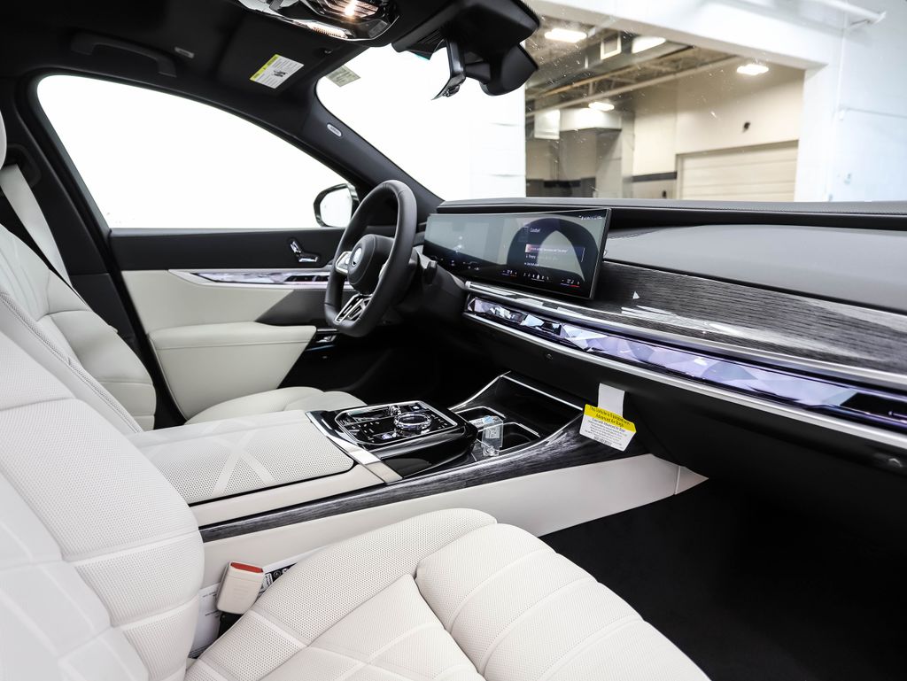 2025 BMW i7 xDrive60 30
