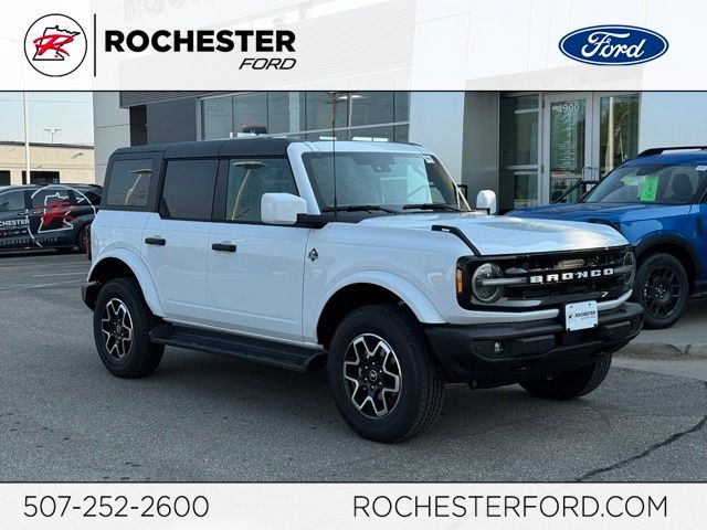 Oxford White 2026 Ford Bronco SUV / Crossover Four-Wheel Drive Automatic
