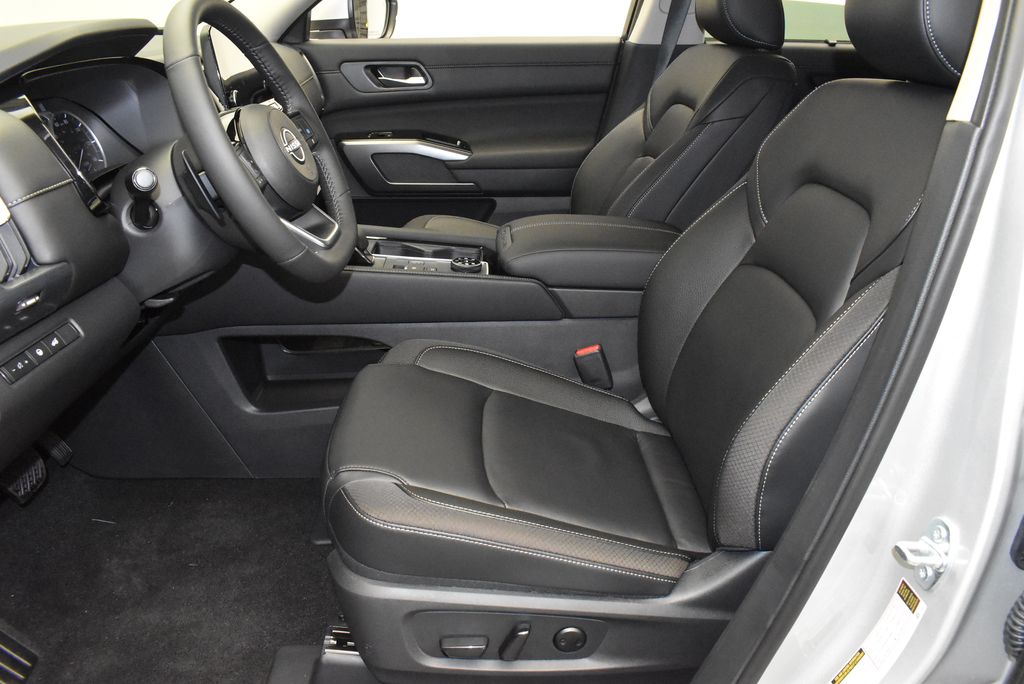 Thumbnail: 2025 Nissan Pathfinder - 12