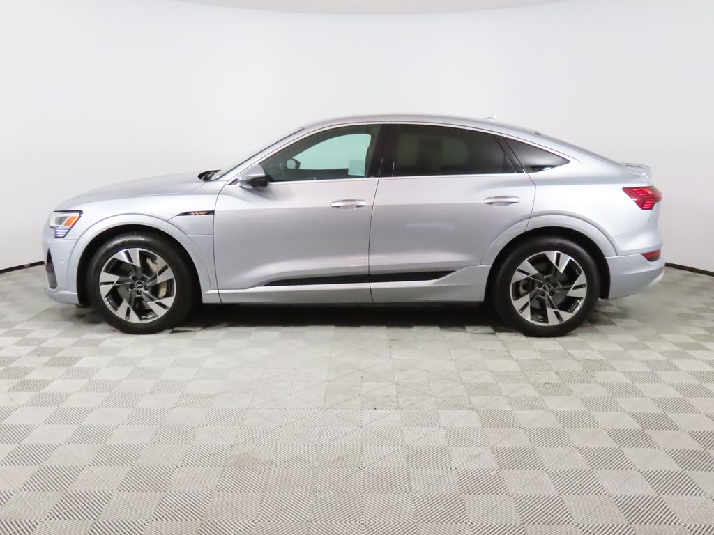 Thumbnail: 2022 Audi e-tron GT - 2