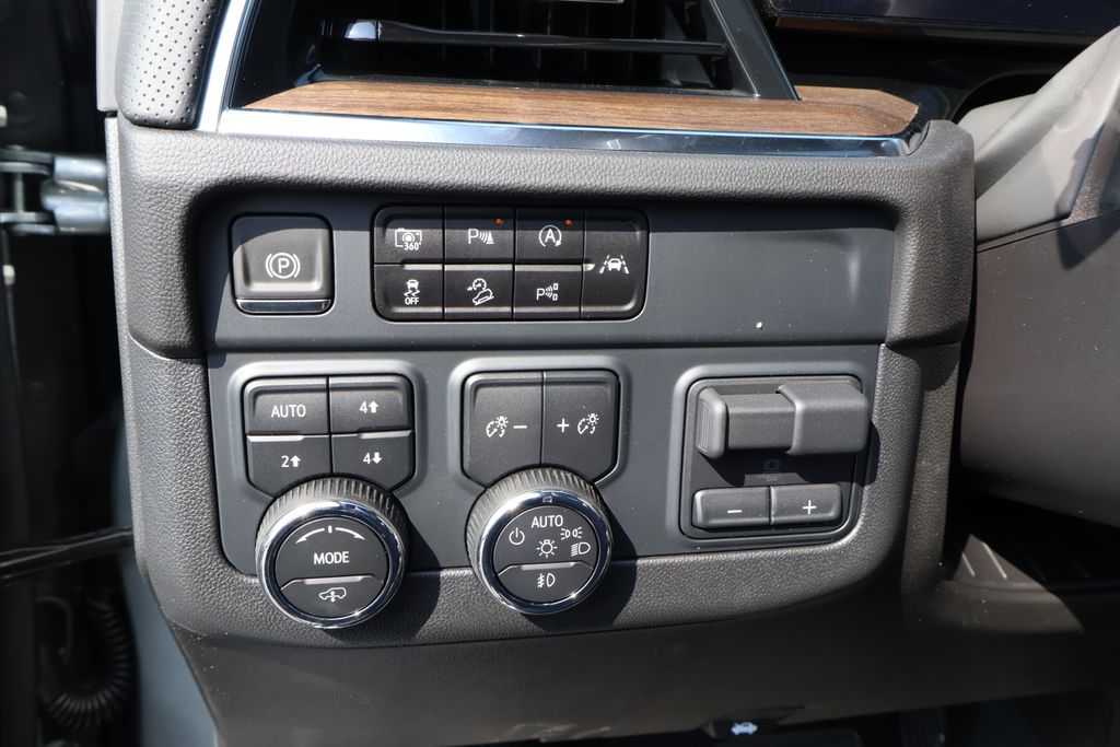 Thumbnail: 2025 Chevrolet Suburban - 22