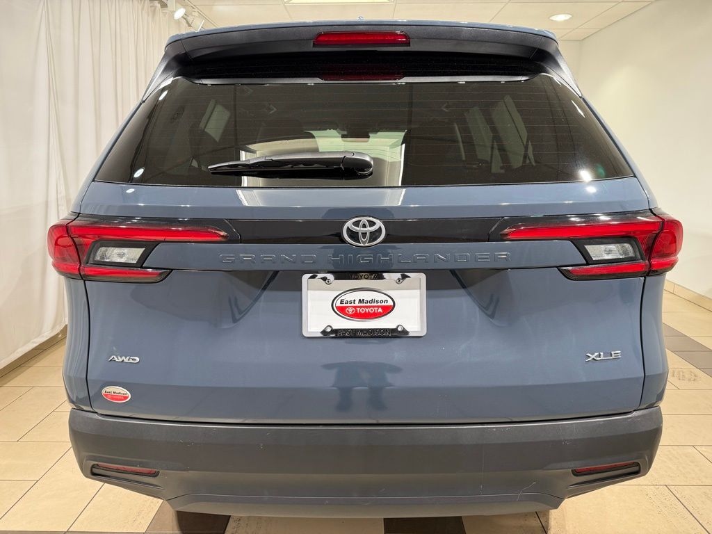Thumbnail: 2025 Toyota Grand Highlander - 4