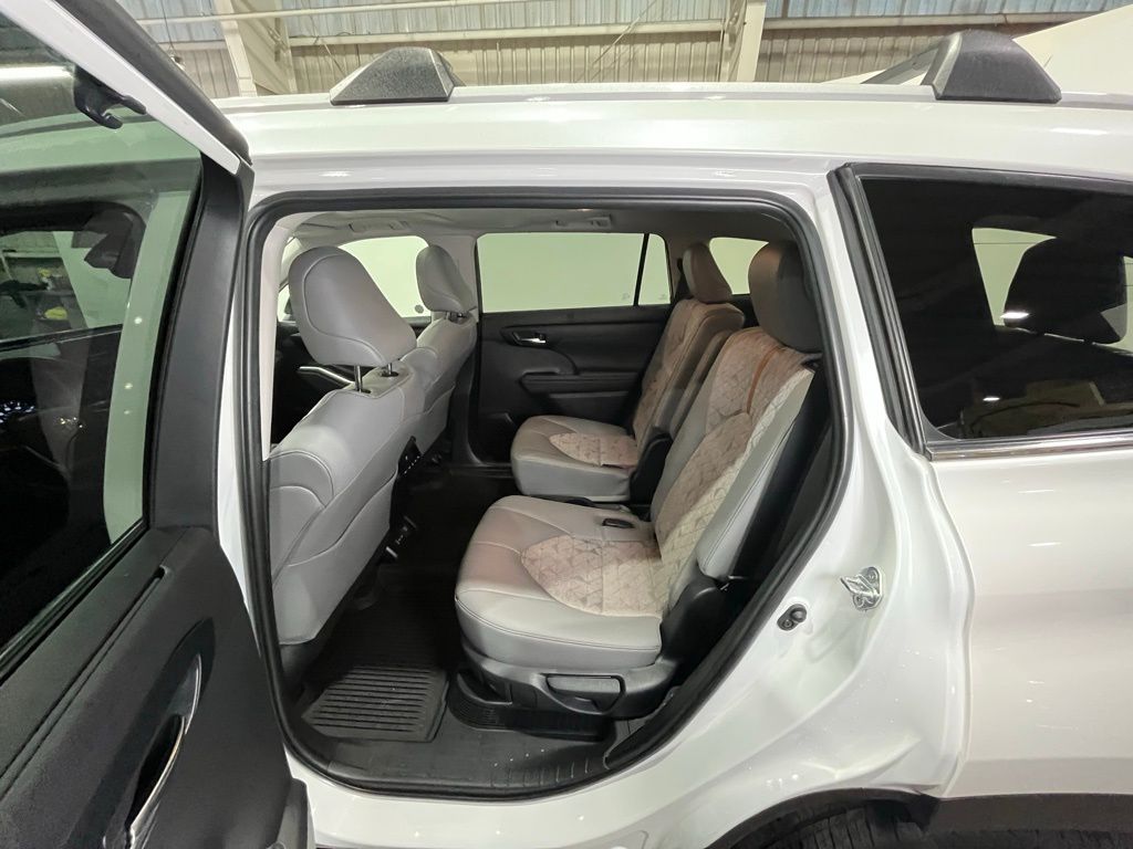 2023 Toyota Highlander Hybrid Bronze Edition