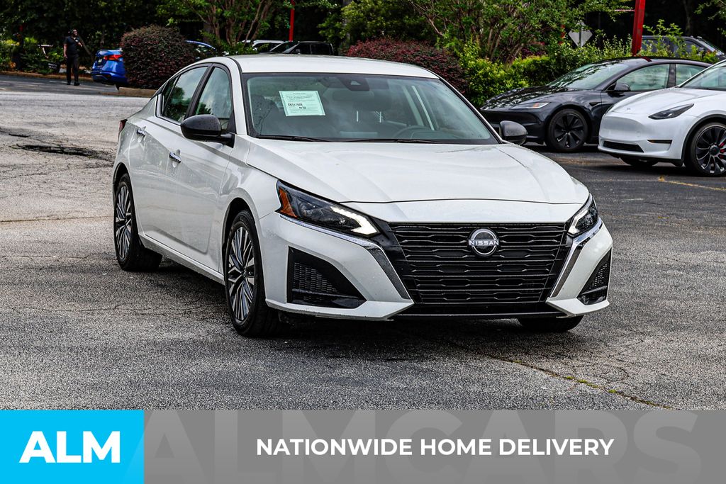 Used 2025 White Nissan 2.5 SV image 5