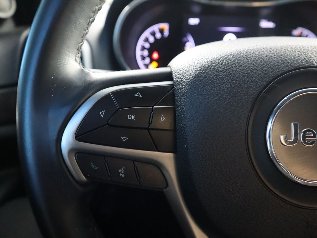 Thumbnail: 2018 Jeep Grand Cherokee - 11