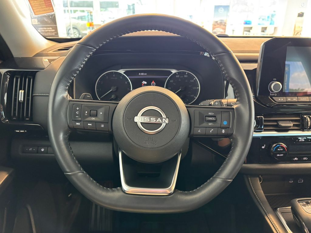 2023 Nissan Pathfinder SV