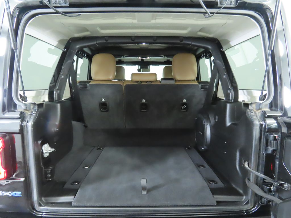 2022 Jeep Wrangler Unlimited Sahara 4xe 29