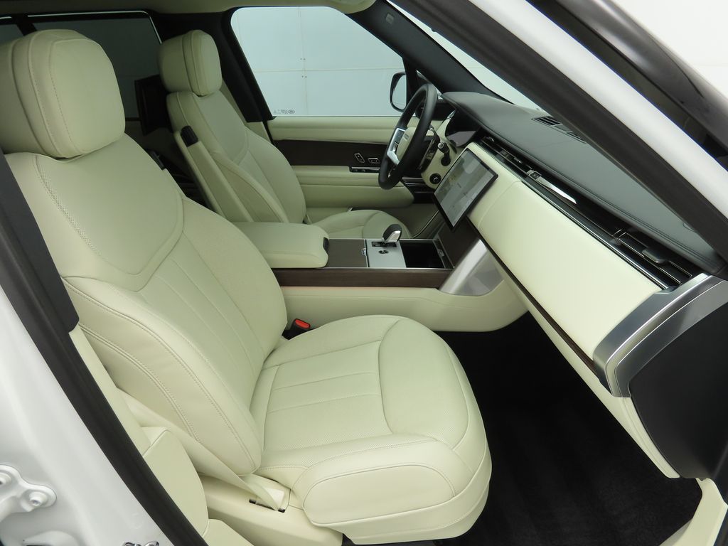 2024 Land Rover Range Rover SE 20