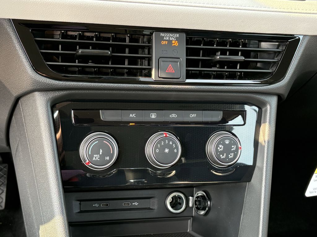 New 2025 Pure White Volkswagen 1.5T S image 21