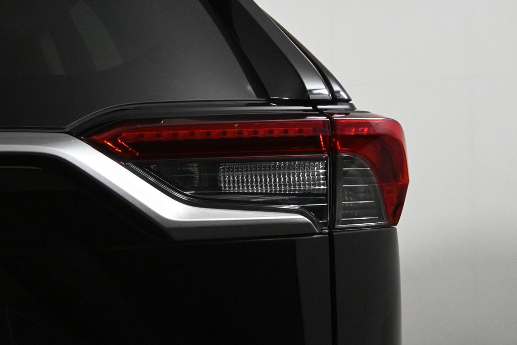 Thumbnail: 2019 Toyota RAV4 - 14
