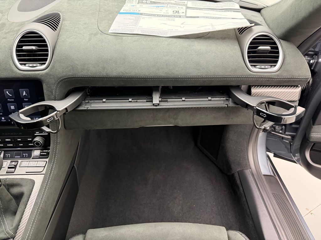 Thumbnail: 2025 Porsche  - 22