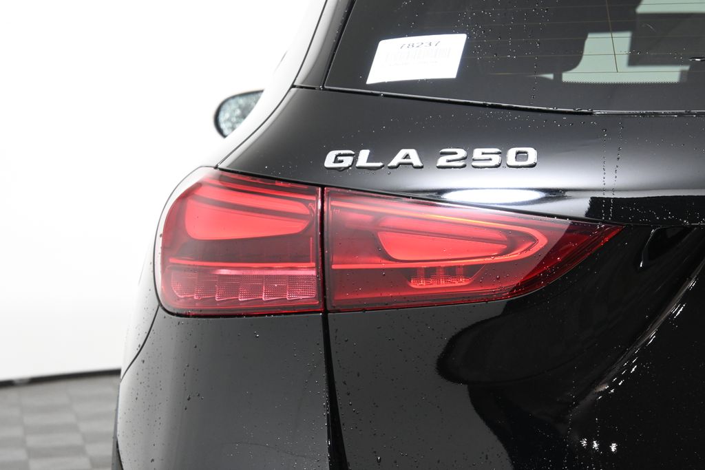 2025 Mercedes-Benz GLA 250 4MATIC 12