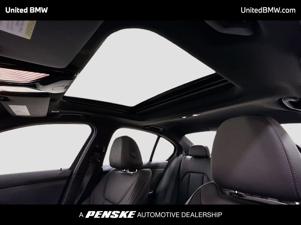 Thumbnail: 2025 BMW 3 Series - 12