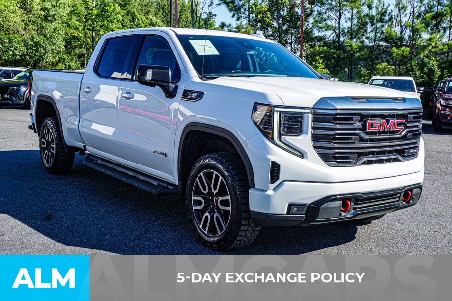 Used 2022 White GMC AT4 image 4
