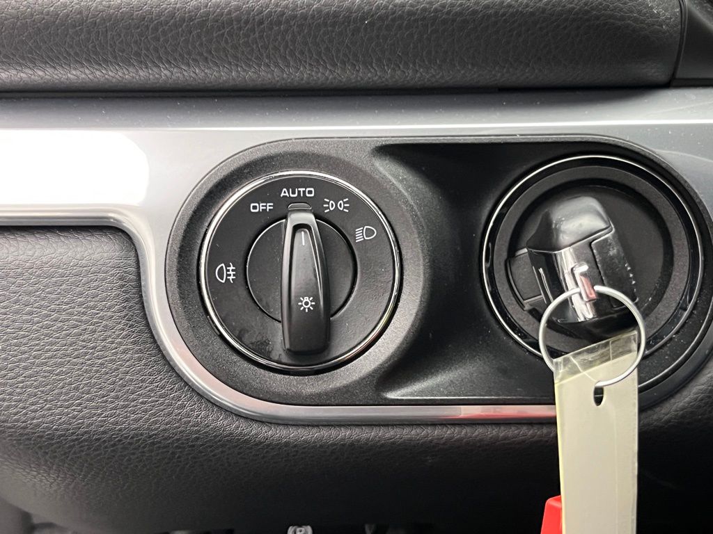 Thumbnail: 2013 Porsche Boxster - 26