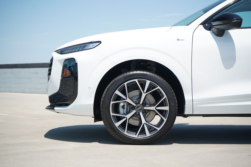 Thumbnail: 2026 Audi Q3 - 2