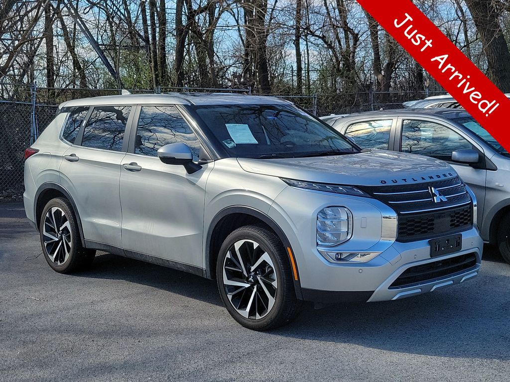 Silver 2024 Mitsubishi Outlander SE S-AWC SUV / Crossover All-Wheel Drive Continuously Variable Transmission