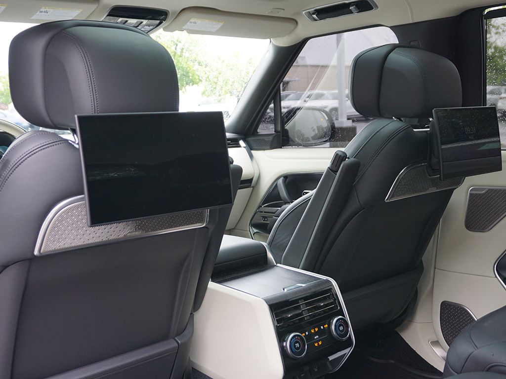 2024 Land Rover Range Rover SE 15