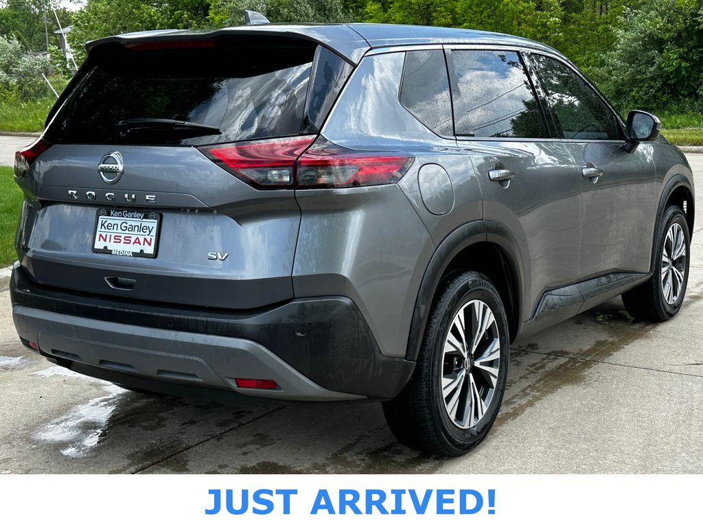 2021 Nissan Rogue SV photo