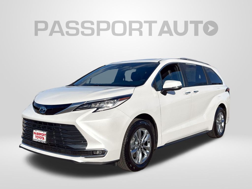 2025 Toyota Sienna Limited 7-Passenger AWD