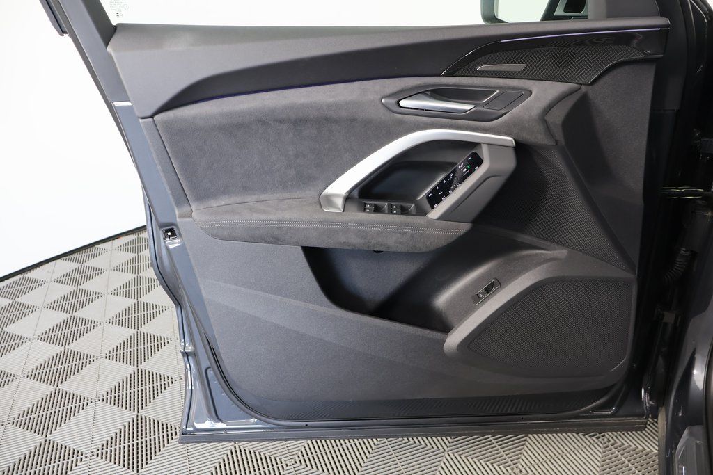 Thumbnail: 2025 Audi SQ5 - 7