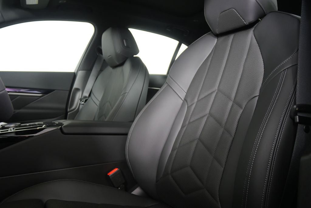 Thumbnail: 2026 BMW i5 - 10