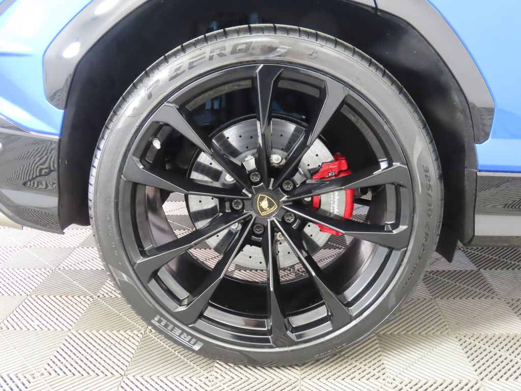 Thumbnail: 2023 Lamborghini Urus - 31