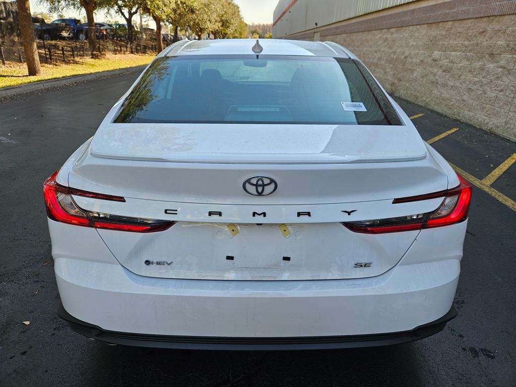 2025 Toyota Camry SE 4