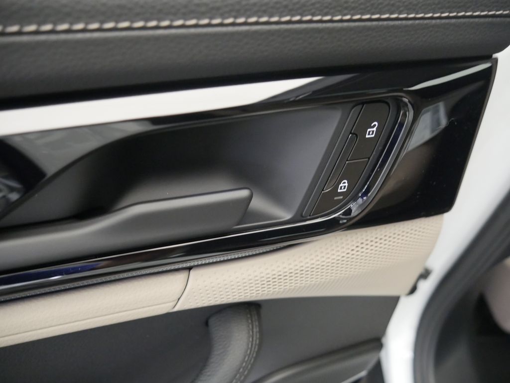 Thumbnail: 2026 Porsche Panamera - 21