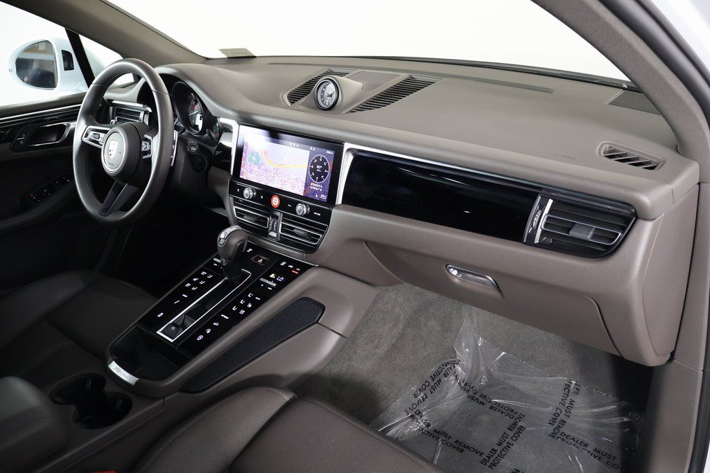 Thumbnail: 2023 Porsche Macan - 9
