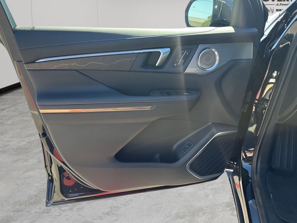 New 2026 Black Buick Avenir image 39