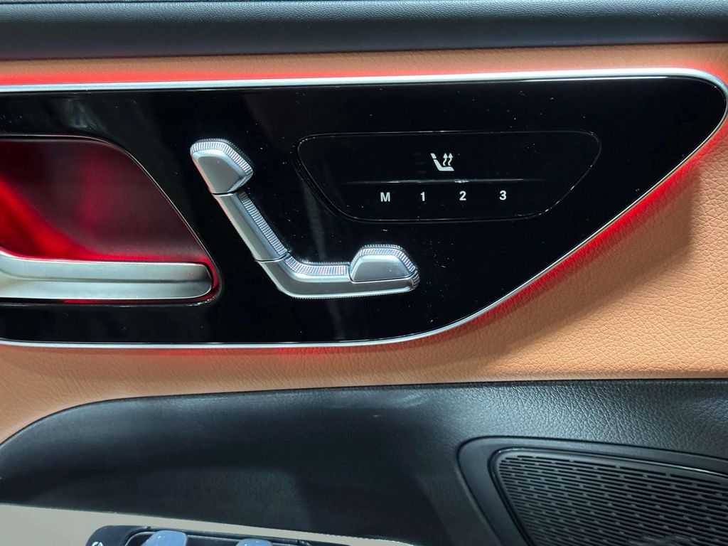 Used 2024 Black Mercedes-Benz GLC 300 image 9