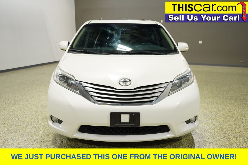 2017 Toyota Sienna Limited XLE Premium photo 2