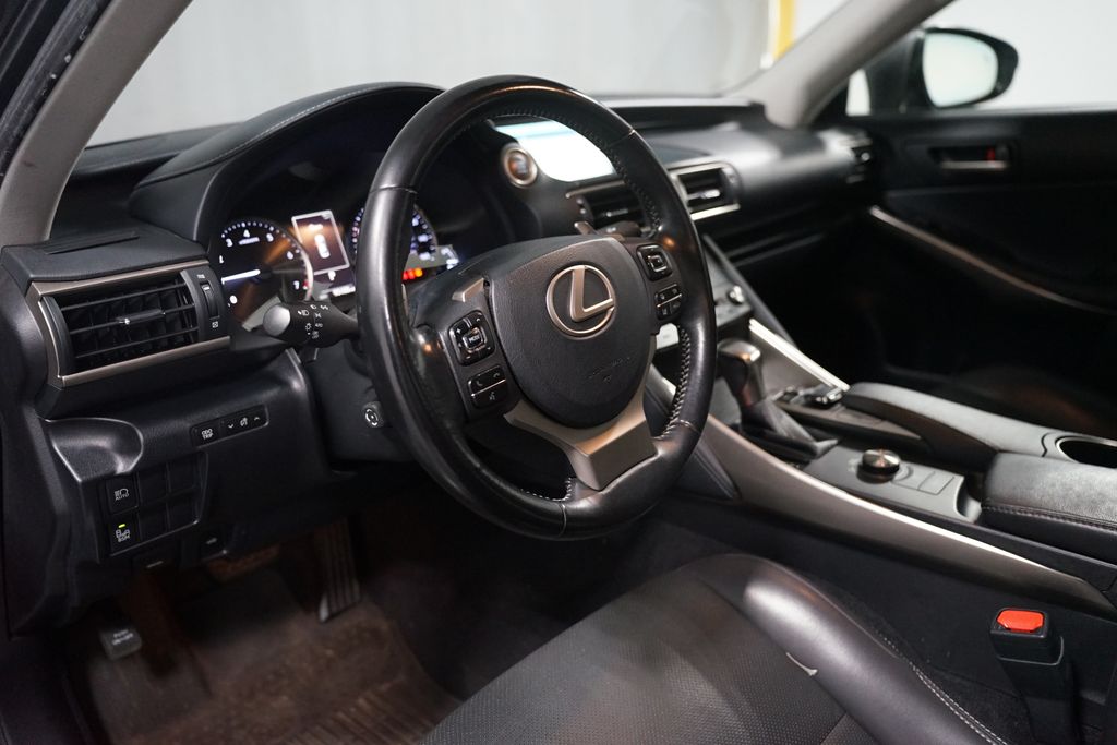 Thumbnail: 2018 Lexus IS - 6