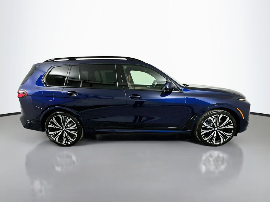 Thumbnail: 2027 BMW X7 - 4