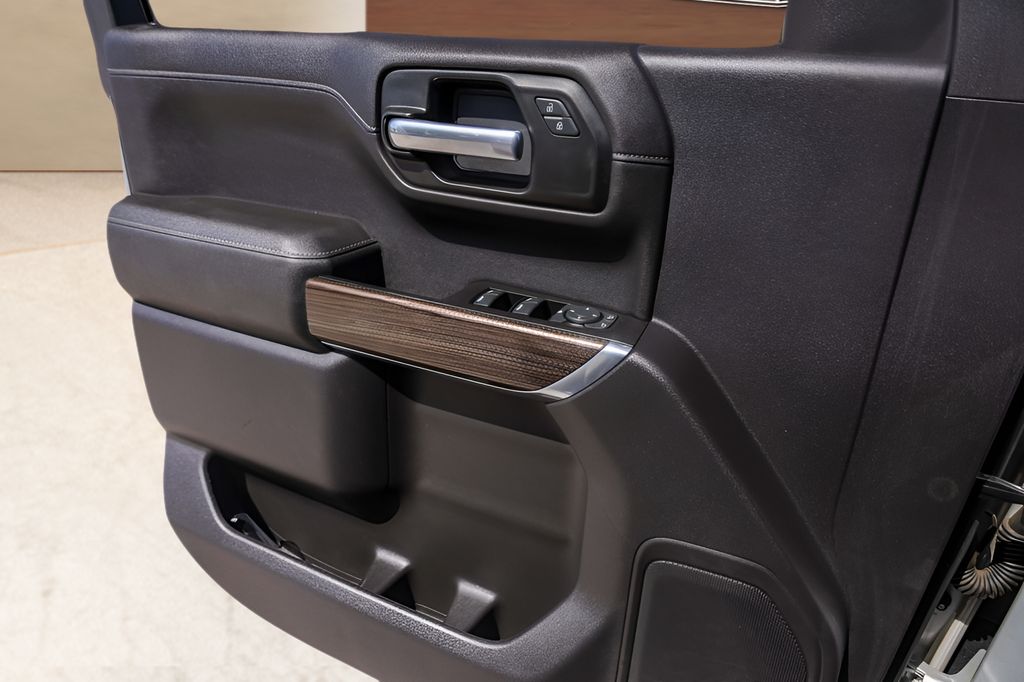Used 2020 Silver Chevrolet LT image 21
