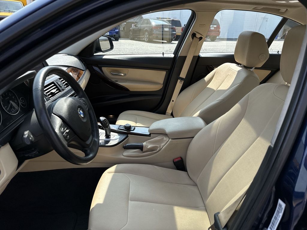 Thumbnail: 2018 BMW 3 Series - 3