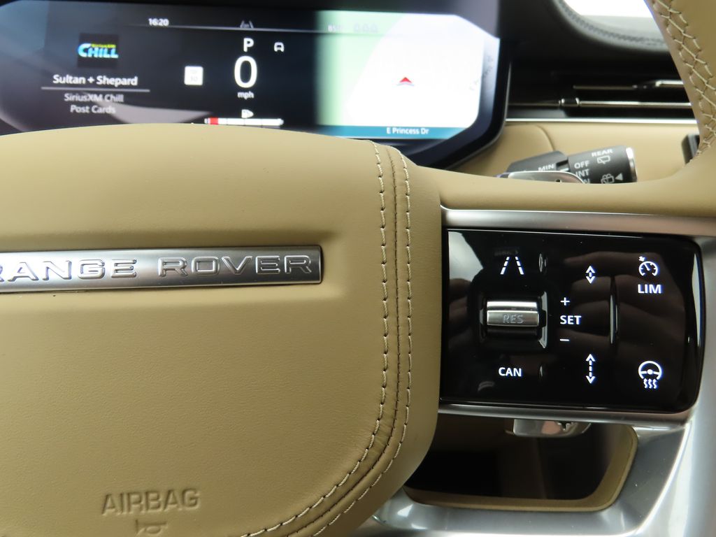 2025 Land Rover Range Rover SE 12