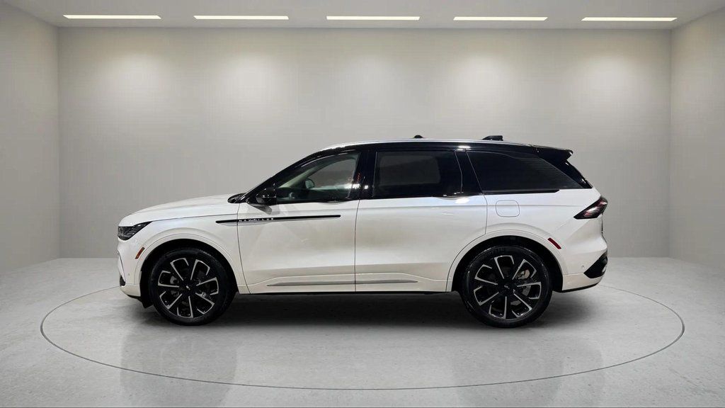 Certified Used 2024 White Platinum Metallic Tri-Coat Lincoln Reserve image 18