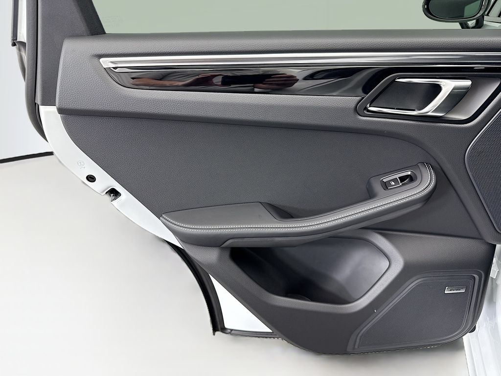 Thumbnail: 2026 Porsche Macan - 27