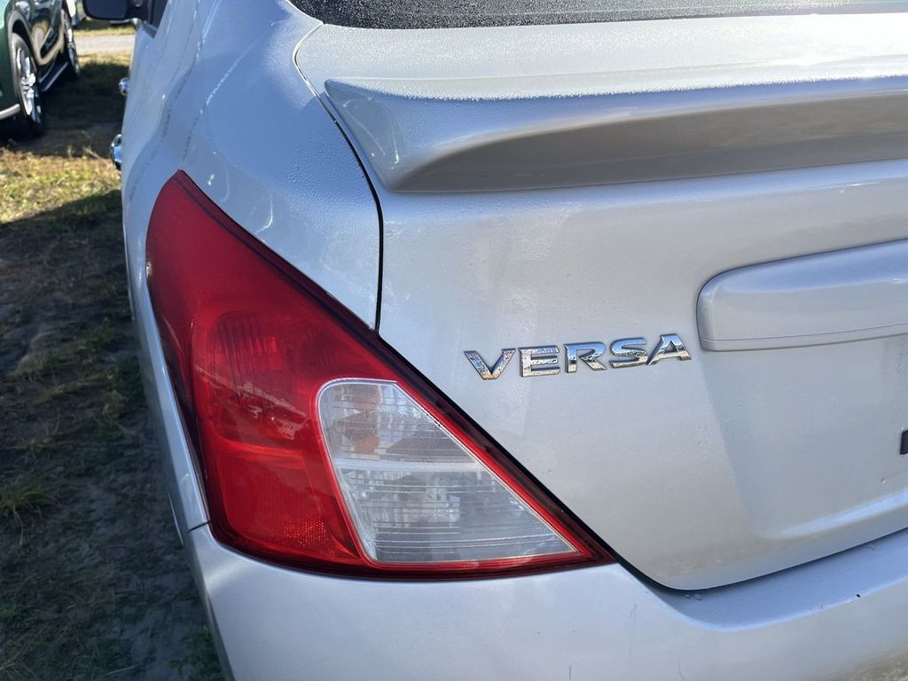 2014 Nissan Versa 1.6 SV 8