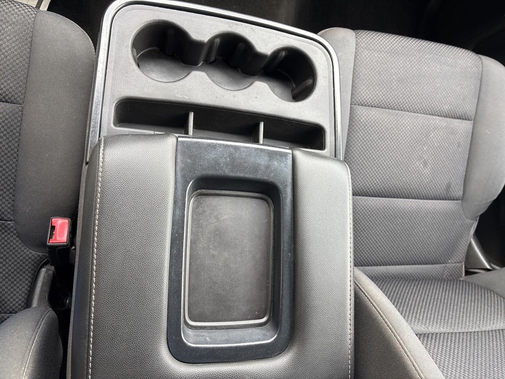 Used 2018 White Chevrolet LT image 17